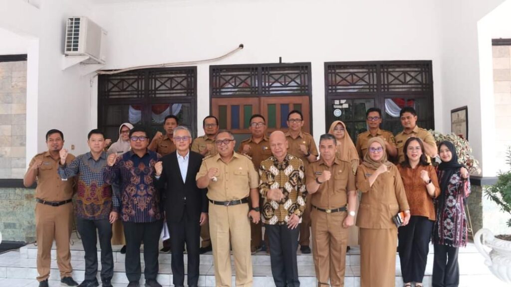 BUPATI DAN KOMISARIS PT. CYC THAILAND BAHAS PEMBANGUNAN TEKNOLOGI REFUSED  DERIVED FUEL 
