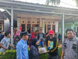 Asep Japar Bupati Terpilih Salurakan Batuan Untuk Korban Bencana Alam Di Ciemas