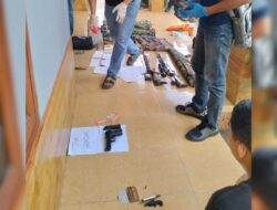 Densus 88 Menggeledah Rumah Terduga Teroris Di Sukabumi