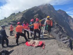 Basarnas Evakuasi Jenazah Juliana Asal Brazil di Gunung Rinjani