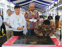 BUPATI RESMIKAN PEMBANGKIT LISTRIK TENAGA SURYA ATAP, DUKUNG PENGURANGAN EMISI RUMAH KACA