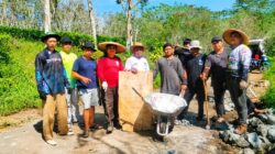 Jalan Rusak Diperbaiki Bersama, Semangat Gotong Royong Warga Cilangkap Menguat